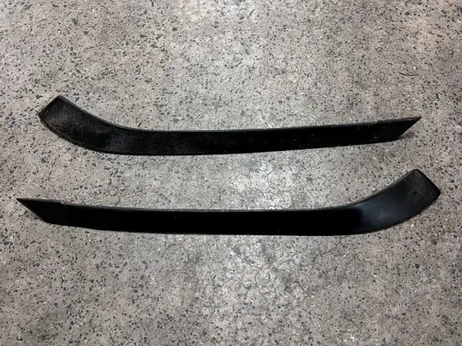 Par de frisos/acabamentos originais da coluna do Volkswagen Santana 1991 a 1998