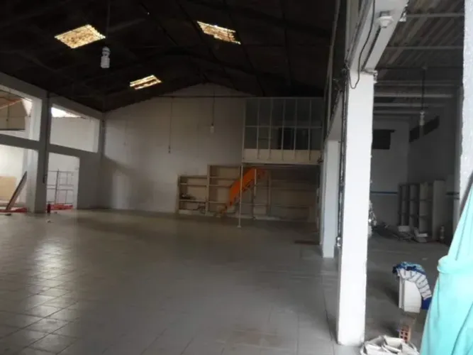 Vila União Galpão 560m², sendo 02 galpões de 12x20m cada e 01 galpão de 80m²
