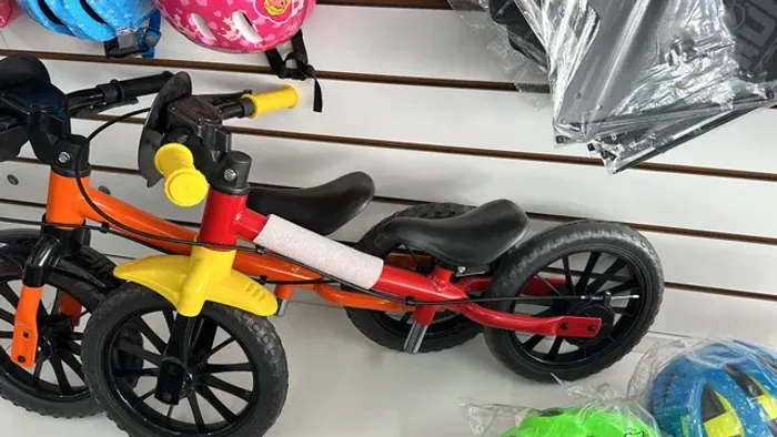 Bicicleta de equilíbrio marca Nathor 