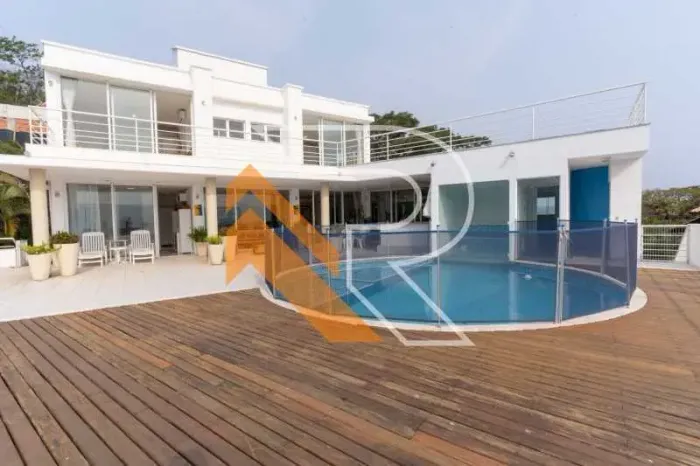 À venda casa dentro de condomínio de alto padrão, com 4 quartos e vista lagoa de Piratinin