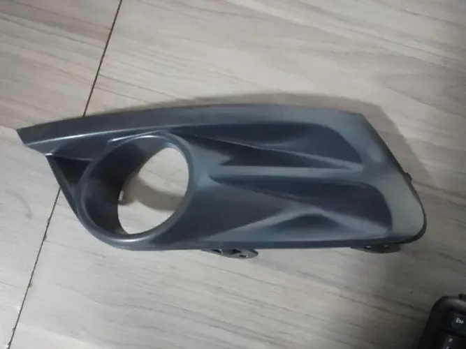 Moldura do Farol de Milha Esquerdo Renault Fluence 2015 a 2017 261A33812R