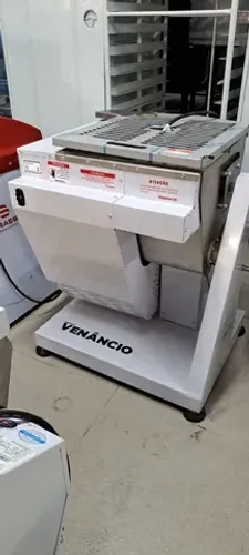 Amassadeira Basculante Venancio 127v 25kg
