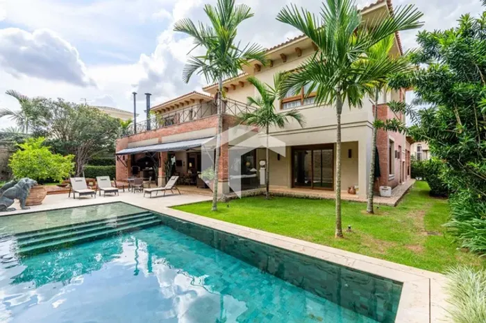 CASA À VENDA EM CONDOMÍNIO FECHADO NO GRAMADO COM 5 SUÍTES NO PÁTEO SANTA FÉ.
