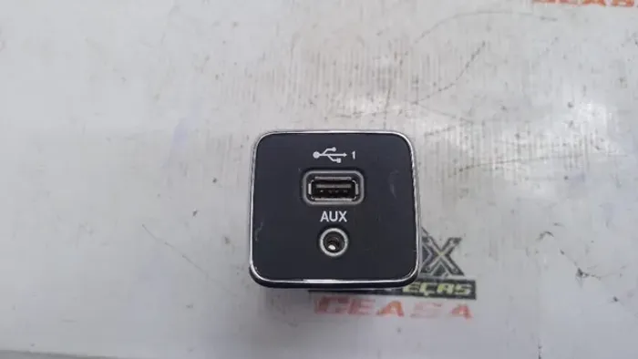 Entrada Usb Auxiliar Fiat Mobi 