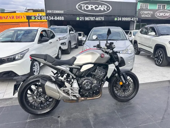 CB 1000 R 2023 C/ apenas 2 mil kms rodados