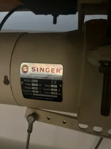 Máquina de Costura Industrial Singer 20U-309 com Motor Singer - Completa e Funcionando!