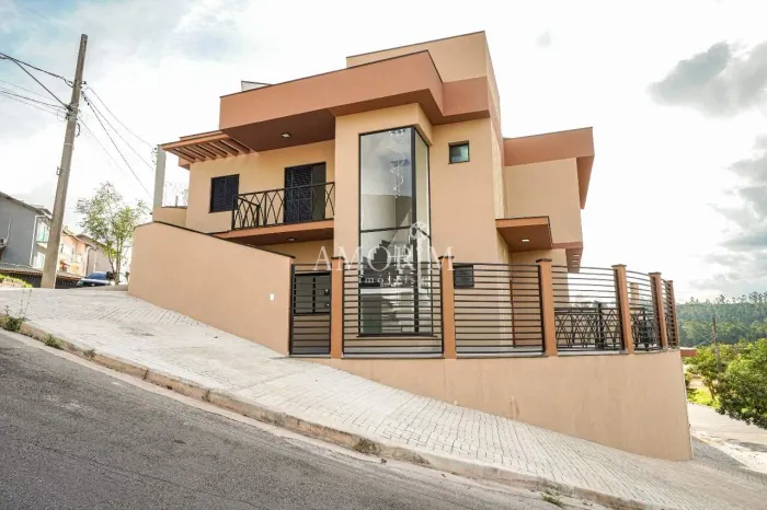 CASA DE ESQUINA À VENDA COM 3 QUARTOS 3 VAGAS EM CAJAMAR