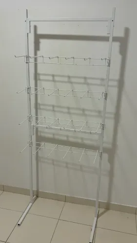 Expositor Metálico com Ganchos
