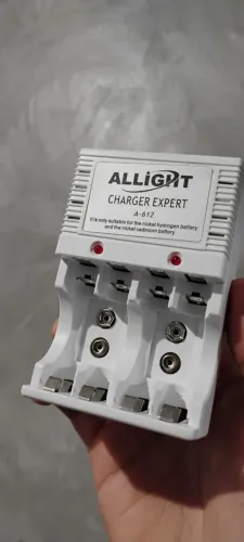 Carregador de Pilhas - ALLIGHT - AAA / AA / Bateria 9v Recarregável - Novo