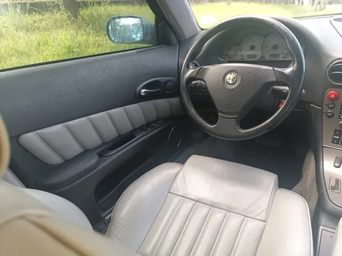Alfa Romeo 166 em excepcional estado de mecânica, km, originalidade e pintura