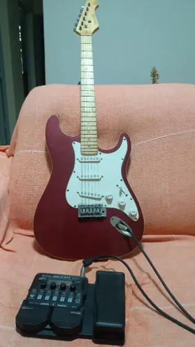 Guitarra Groovin Americana e Pedaleira Zoom G1x four