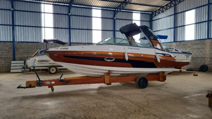 Lancha Triton Yachts 250 Open 2022 Novíssima - 20 HORAS - Motor Mercruiser 250 Único Dono
