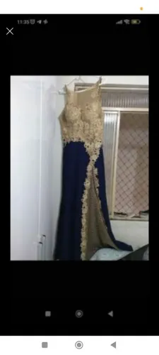 Vestido Longo Azul com Detalhes Dourados