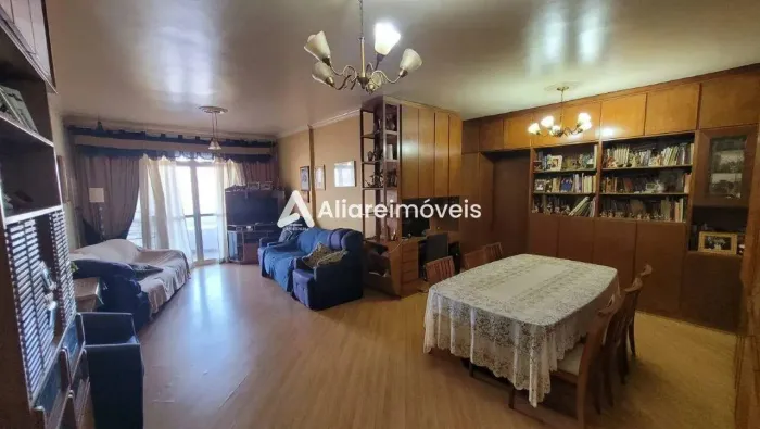 Apartamento c/ 3 quartos, e 1 vaga, 212m², à venda no Condomínio Edifício São Francisco, n