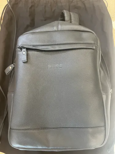 Mochila de Couro Preta Minimal
