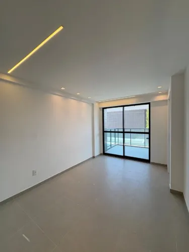 Apartamento de 2 quartos com móveis projetados