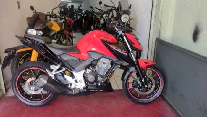Honda CB 300F TWISTER ABS FLEX IMPECAVEL COM 11.000KM E COM GARANTIA TOTAL
