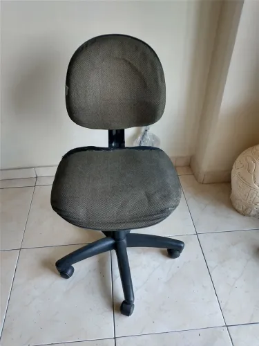 Cadeira de escritório tipo gerente.