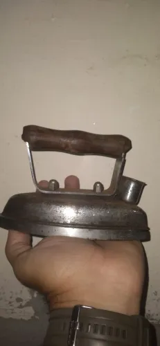 Mini ferro de passar antigo para decoração 