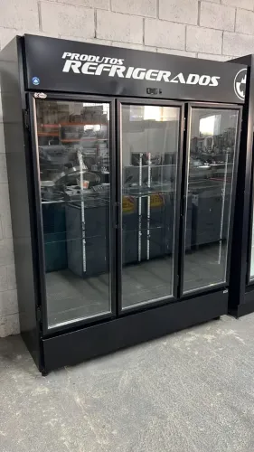 Expositor refrigerado 3 portas (Ester)