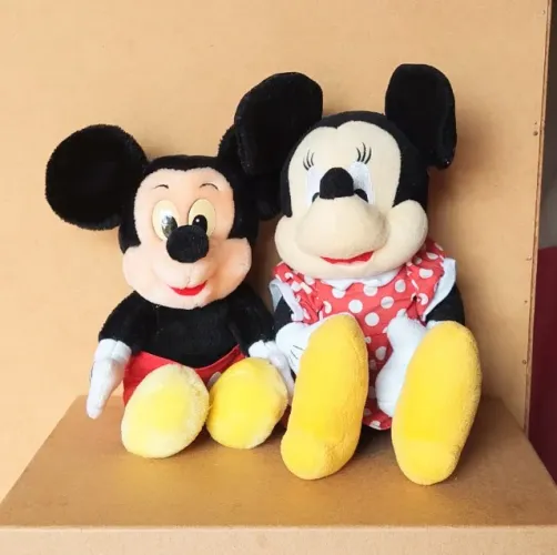brinquedo - pelúcias Mickey Mouse e Minnie Mouse oficiais (usadas)