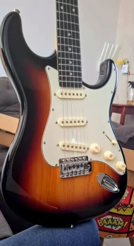 Guitarra Memphis MG-30 + Cubo Borne G30 | Quase nova + Brindes!<br>
