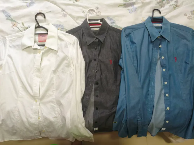 Camisas femininas da marca Aleatory em perfeito estado
