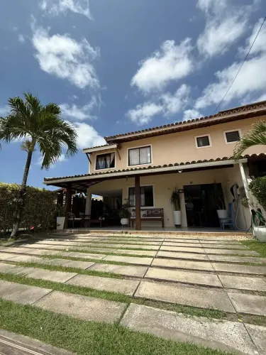 Casa a venda em Piatã com 5 quartos área gourmet e reformada em condomínio fechado