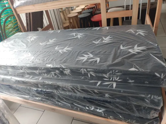 Colchões de solteiro novos na embalagem c/design moderno tecido preto antiácaro c/inmetro