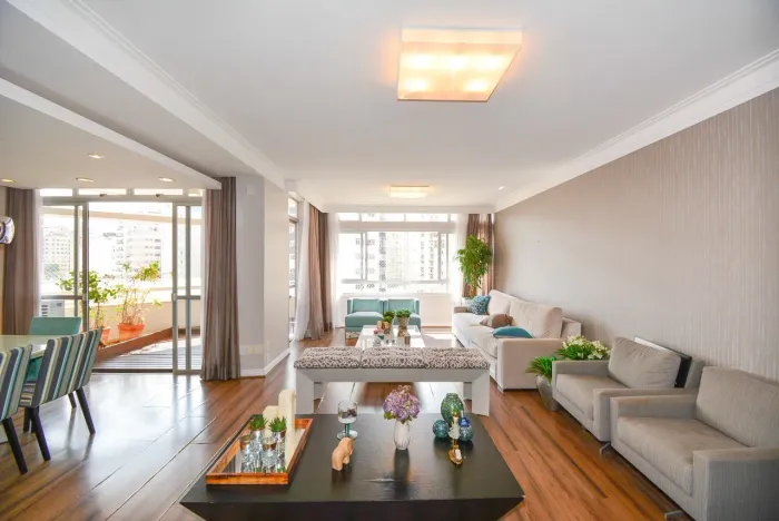 APARTAMENTO NO BAIRRO CENTRO, EM FLORIANÓPOLIS, SC, SEMI-MOBILIADO, COM SACADA, 05 DORMITÓ