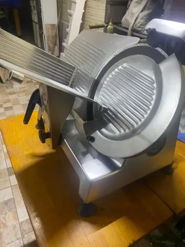 Fatiadora Gural semi nova profissional e Refresqueira semi nova no precinho !!!!