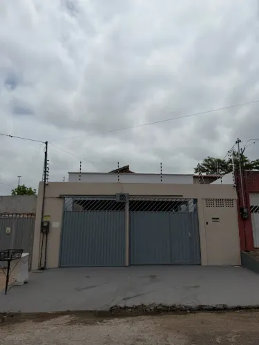 ALUGO BELA, CONFORTÁVEL E SUPER BEM LOCALIZADA EM MARABÁ