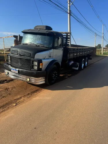 Vendo Mercedes 1313 cara preta legalizado caso de troca considerar $80.000,00