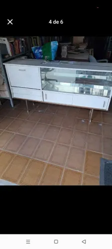 Cristaleira antiga com espelho 