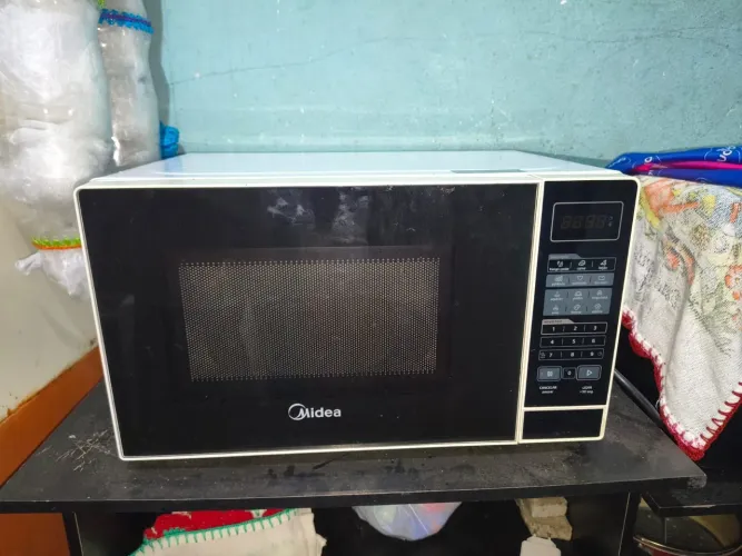 Micro-ondas Midea à venda - Ótimo estado<br><br>Descrição:<br><br>Descrição