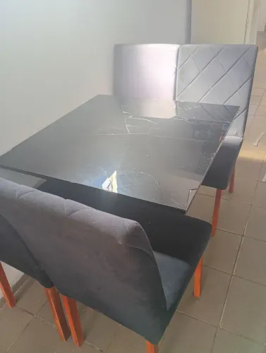 Messa quadrada preta