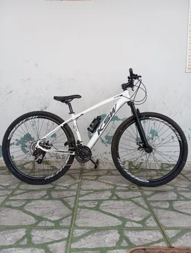 Bicicleta KSW Aro 29 Quadro 17 Branca - Pouco uso / Pronta para Pedalar