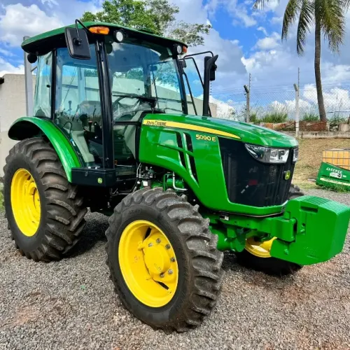 Trator John Deere 5090E