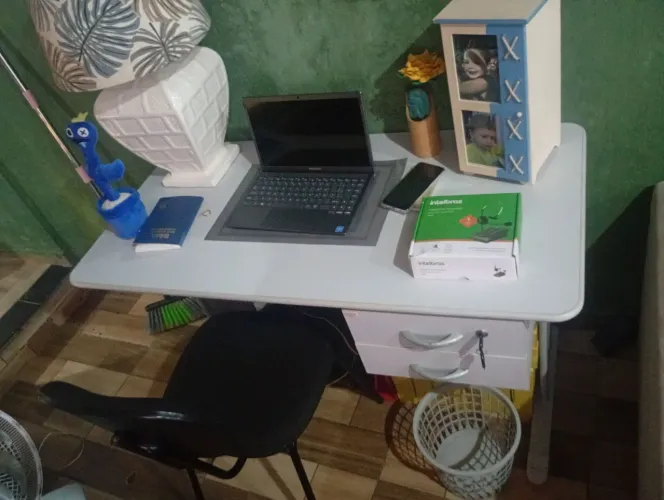 Vendo escrivaninha