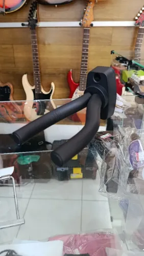 Suporte de parede para instrumentos.