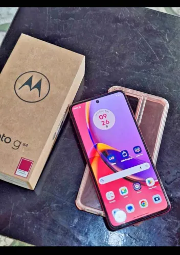 Motorola 84 5G pra vender logo