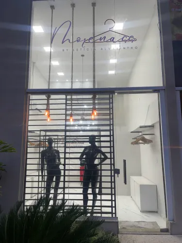Móveis de loja de roupas femininas a Venda