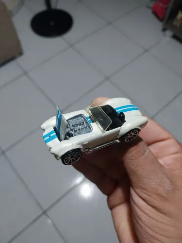 Hot Wheels Shelby Cobra 427 S/C (da série Hot Auction de 2010)
