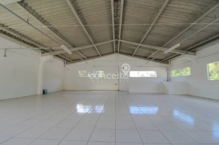 Galpão com 319m² na Velha!