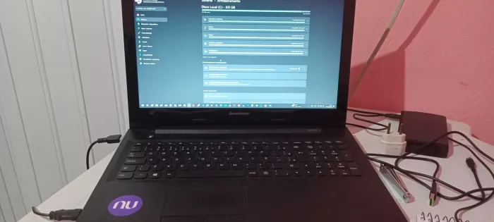 Notebook Lenovo usado e conservado.