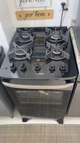 Fogão de Piso Electrolux de O4 Bocas Efficient com Mesa Vidro Preto - Bivolt