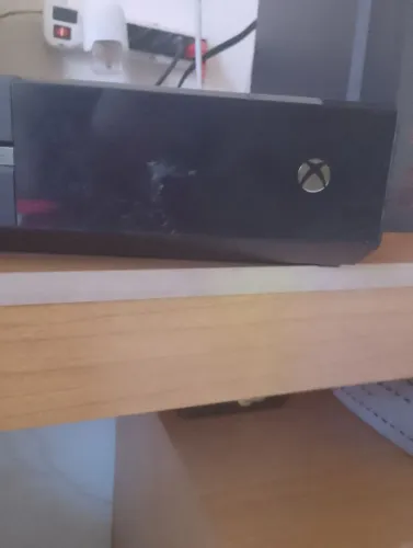 Xbox one estragado pra tirar peça+ uma fonte de computador nova troco por Nintendo switch 