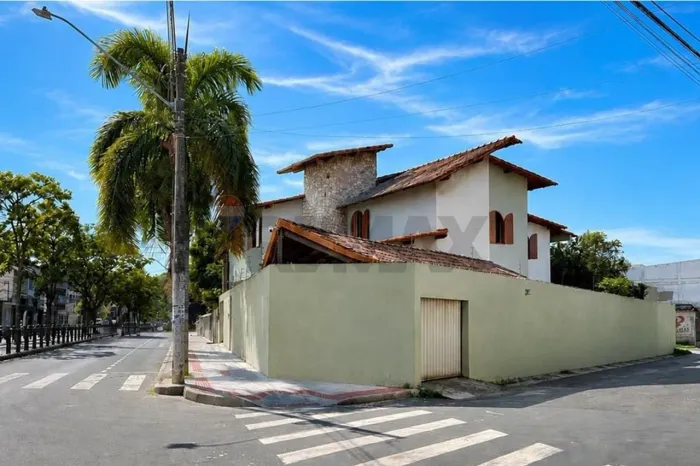 Casa completa com 414 m², 3 suítes e lazer privativo o espaço que sua família realmente p