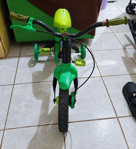 Vende-se uma bicicleta infantil 