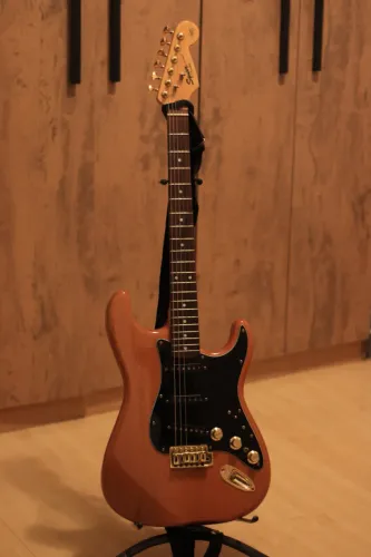 Vendo Guitarra Squier Fender Stratocaster Custom Series